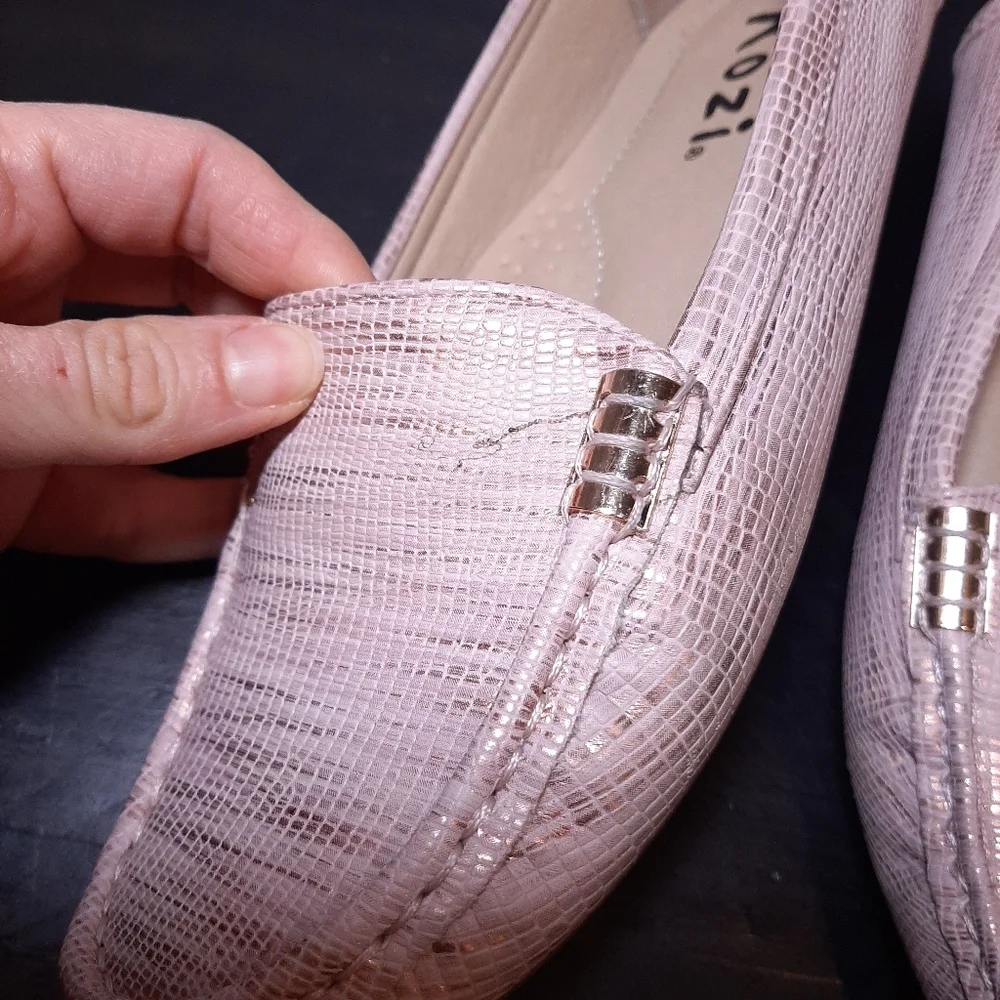 Kozi Metallic Loafer Shoes Light Pink Vegan Faux Leather Gold Slip On Flats 37